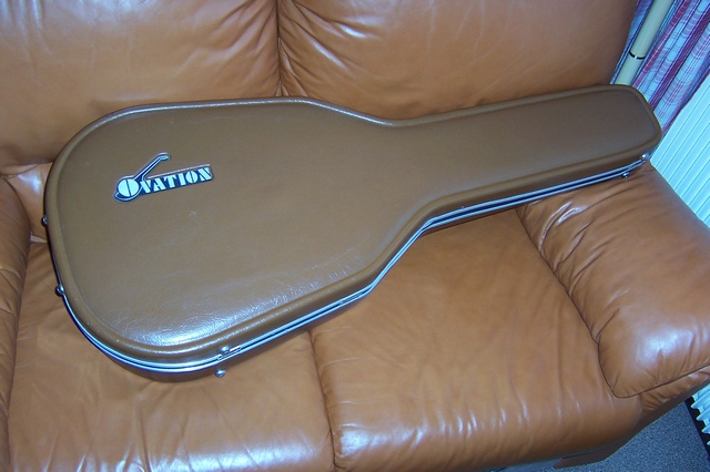 Ovation 001.jpg