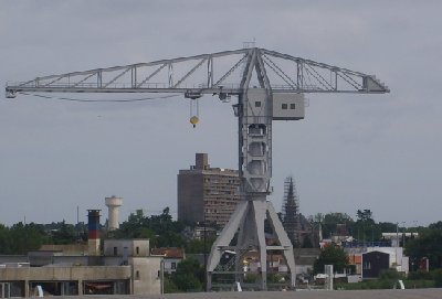 chantiers-grues-autres-monuments-nantes-france-1027376103-1071547.jpg