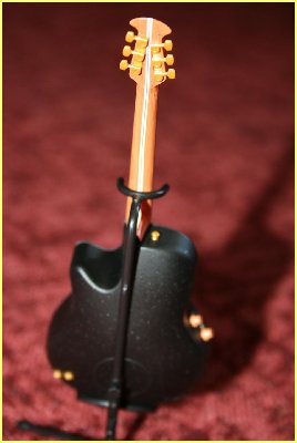 Ovation_Miniatures_Guitars_Collection_10.JPG