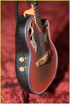 Ovation_Miniatures_Guitars_Collection_09.JPG