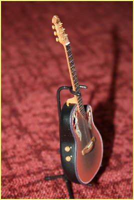 Ovation_Miniatures_Guitars_Collection_08.JPG