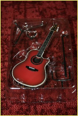 Ovation_Miniatures_Guitars_Collection_04.JPG