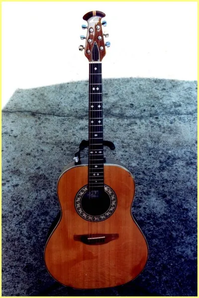 Ovation 1112-4 Custom Balladeer | Ovation Tribute