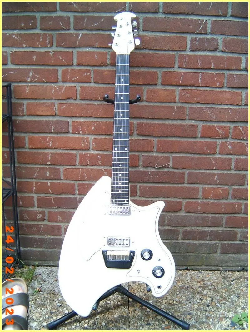 Ovation 1251 White Breadwinner